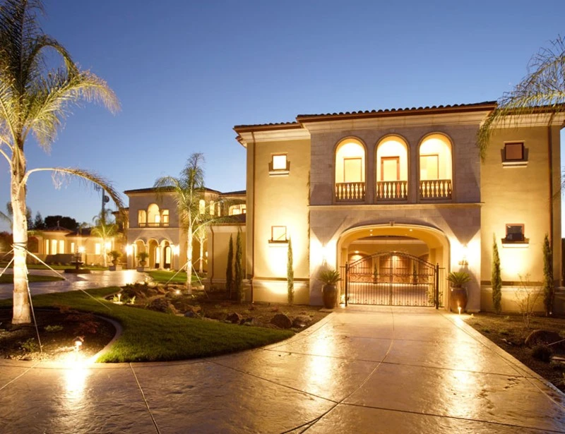 Hotels & Resorts
